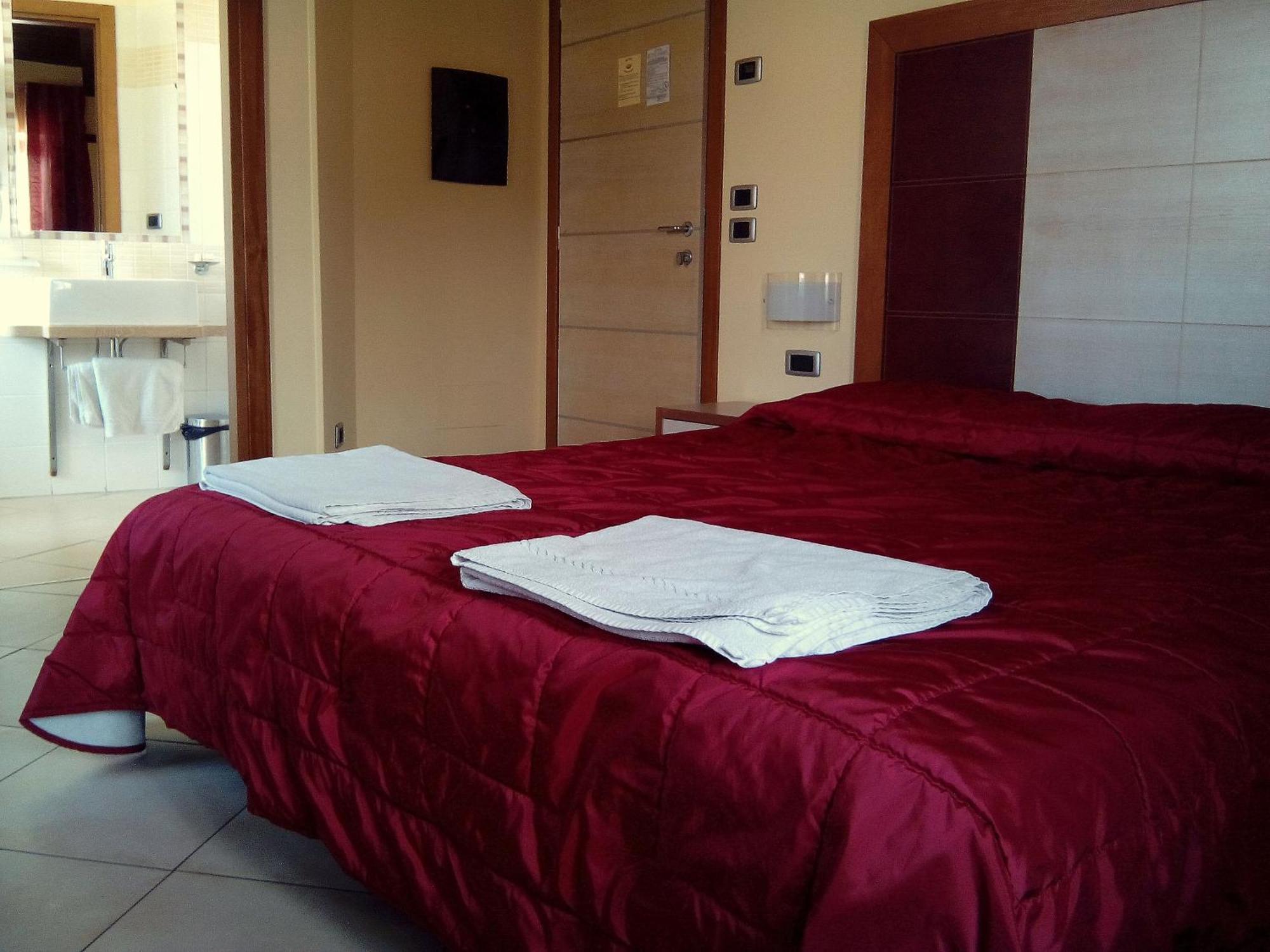 Hotel Conte Ruggero Serra San Bruno Cameră foto
