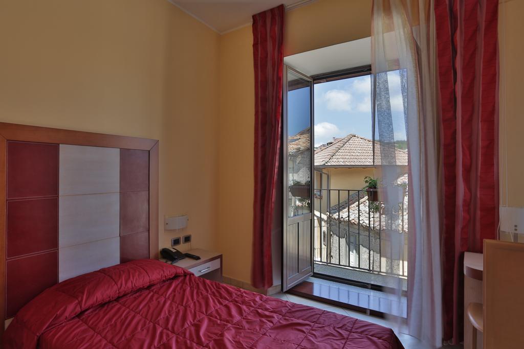 Hotel Conte Ruggero Serra San Bruno Cameră foto